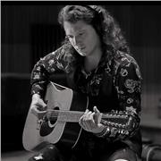 Guitar lessons! Chitarrista e compositore professionista, laureato in Scozia, offre lezioni di chitarra in lingua inglese